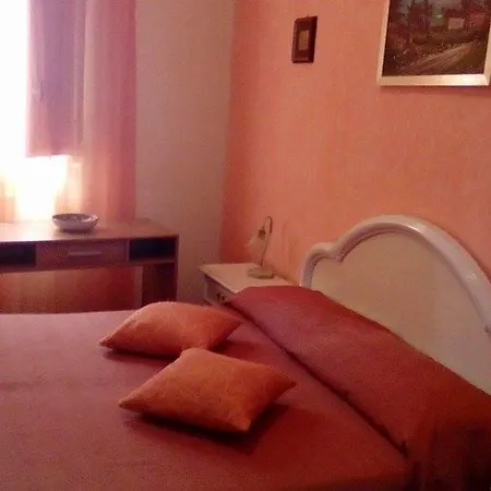 Guest house Graziella Rooms And Apartments 2*